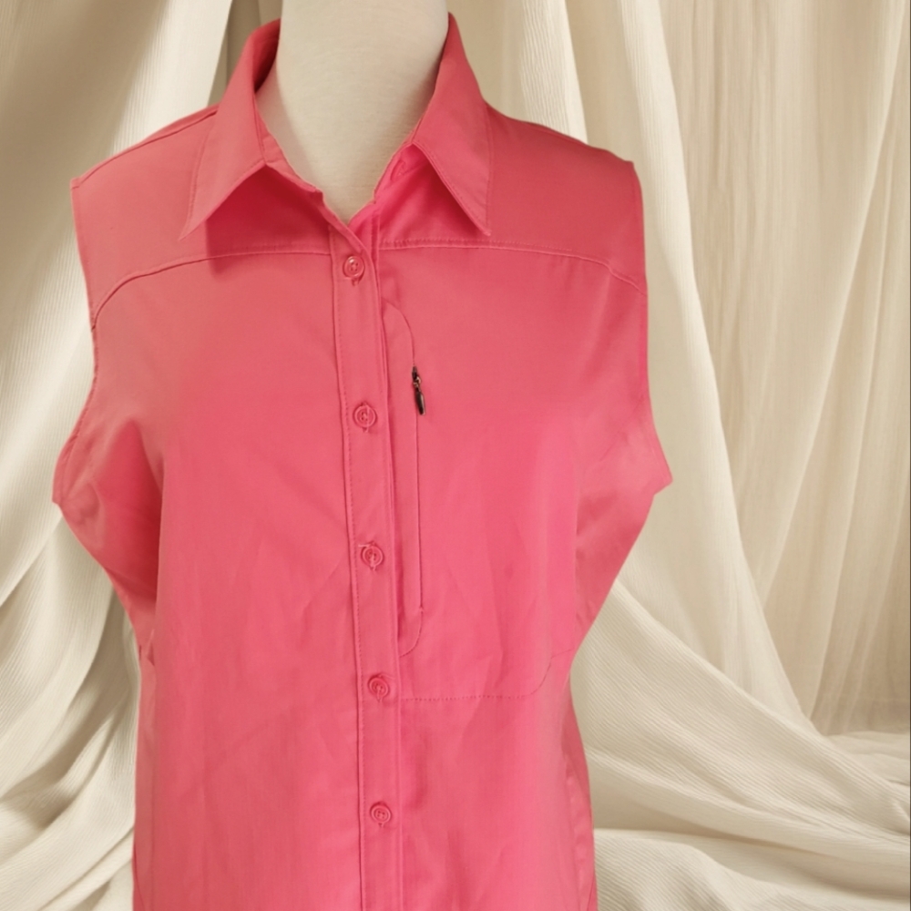 Women's sleeveless, button down top